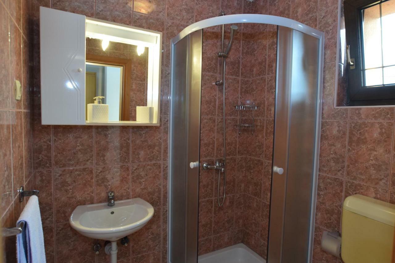 Privatni Smjestaj Most Otočac Exterior foto