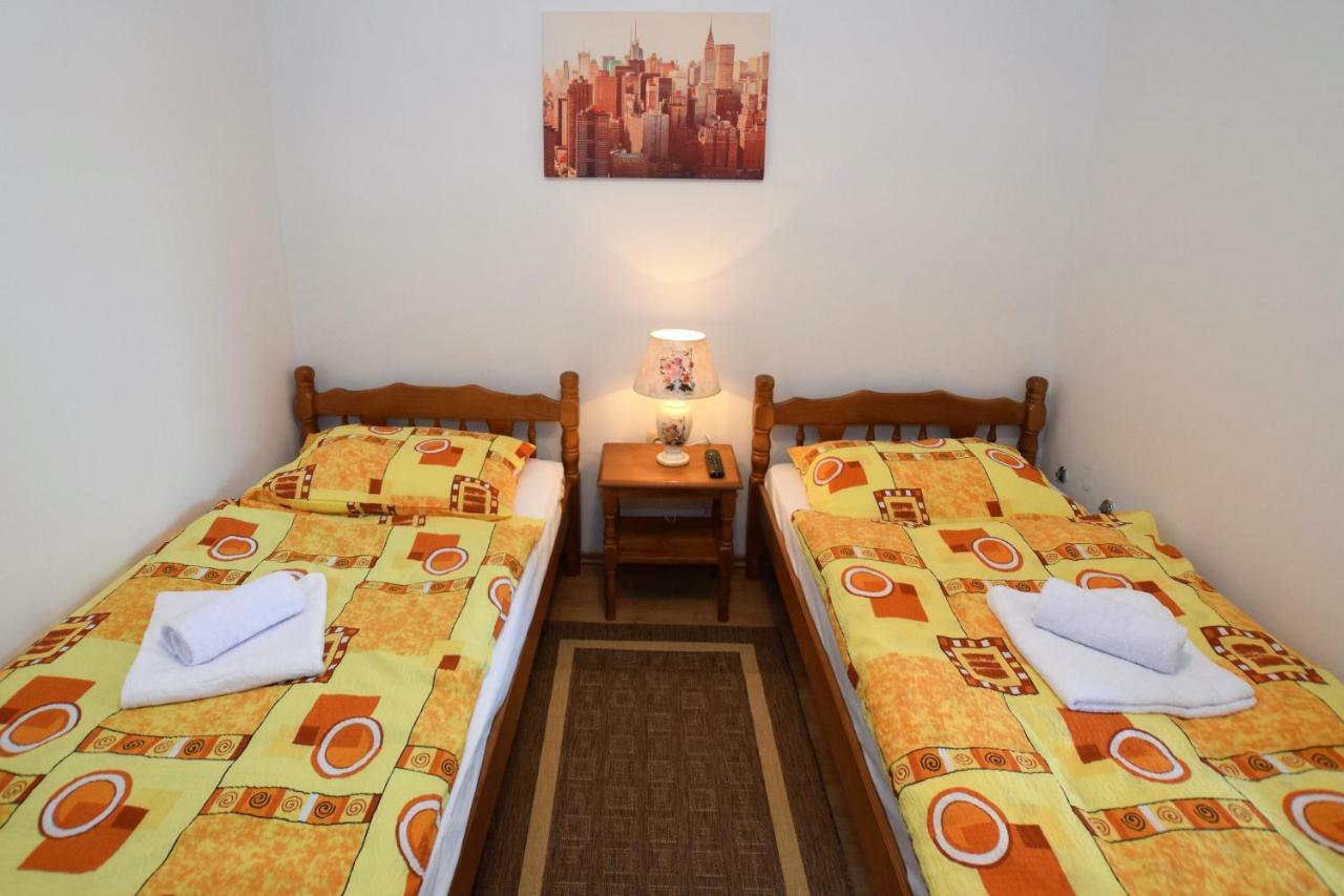 Privatni Smjestaj Most Otočac Exterior foto