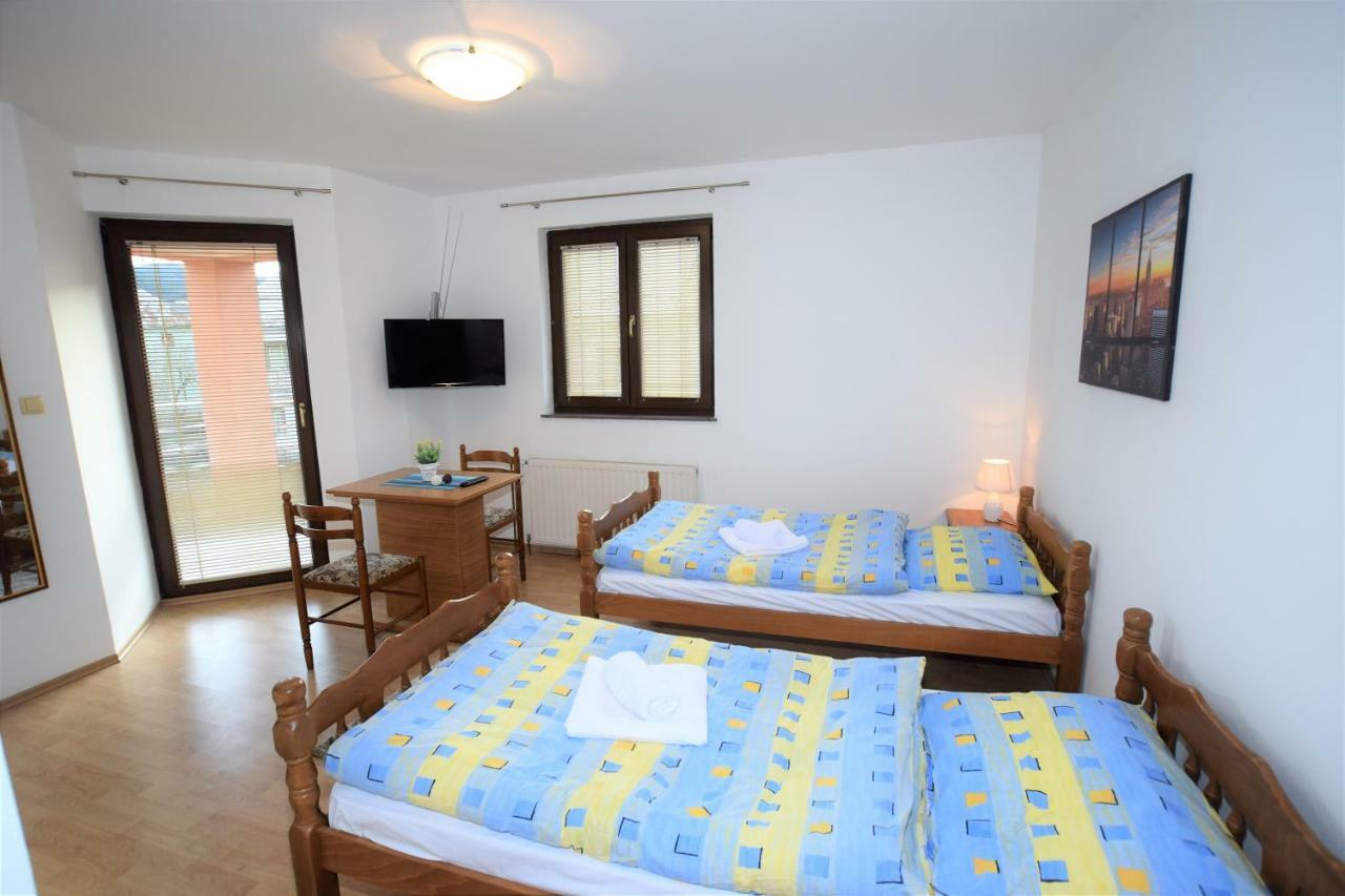 Privatni Smjestaj Most Otočac Exterior foto